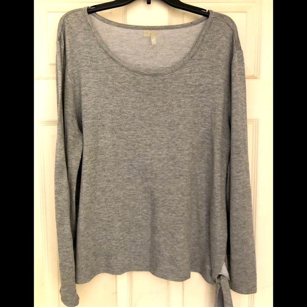 Grey long-sleeve bottom knot top